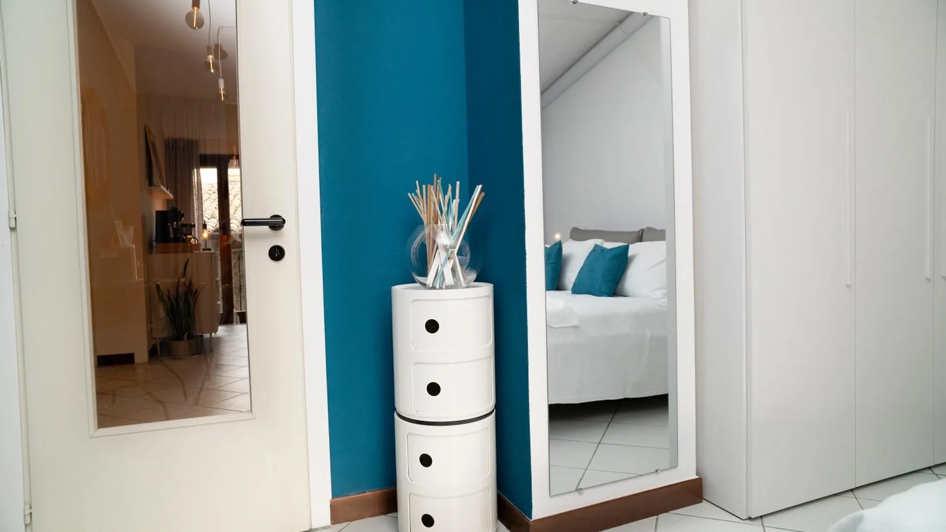 Apartment Interno3 Design Apt Garage & Mxp Sesto Calende Italy